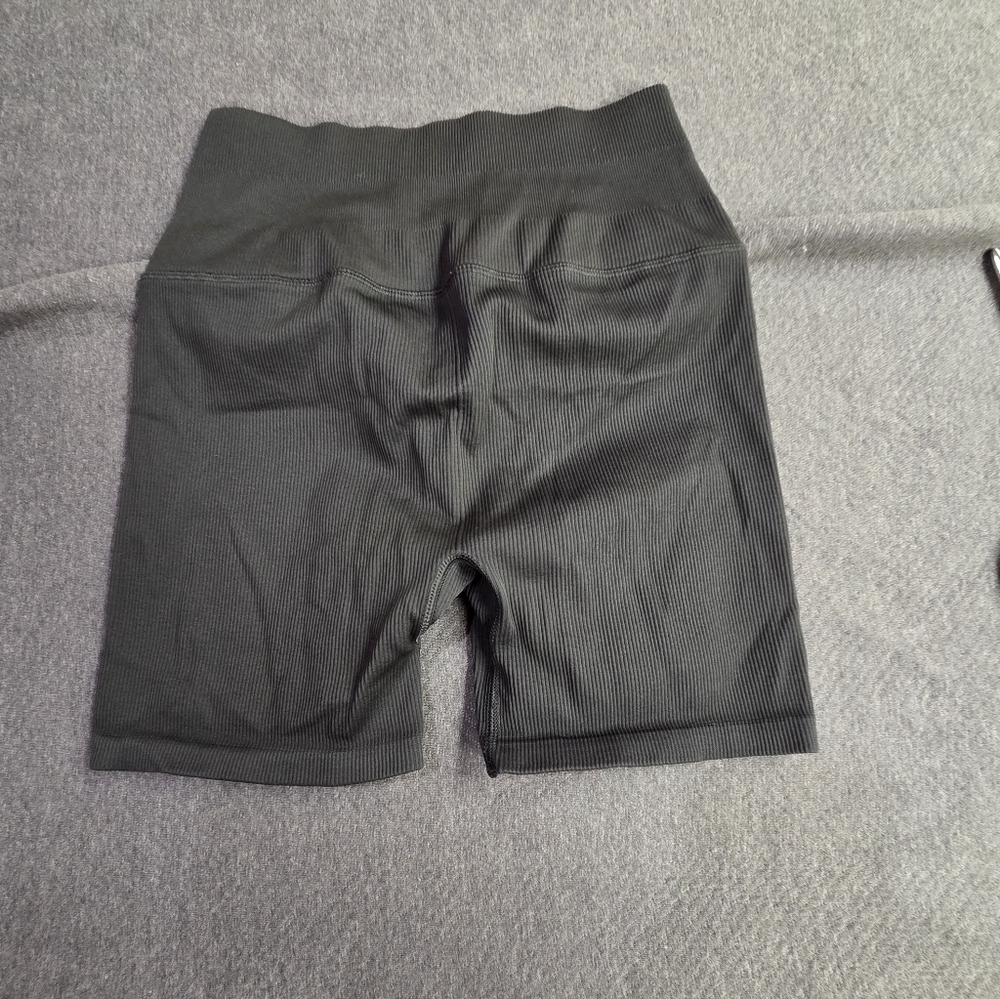 Alo 5" Seamless Ribbed Favorite Short - Picture 2 of 6